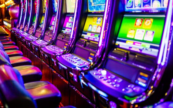 How Smart Gamblers Spot the Most Lucrative Bonuses for Online Slots?